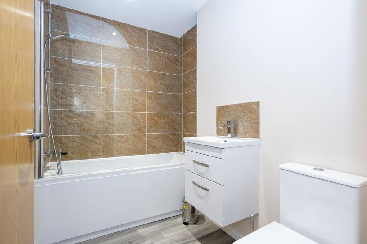Lovely 1 Bedroom Apartment In Manchester Bagian luar foto