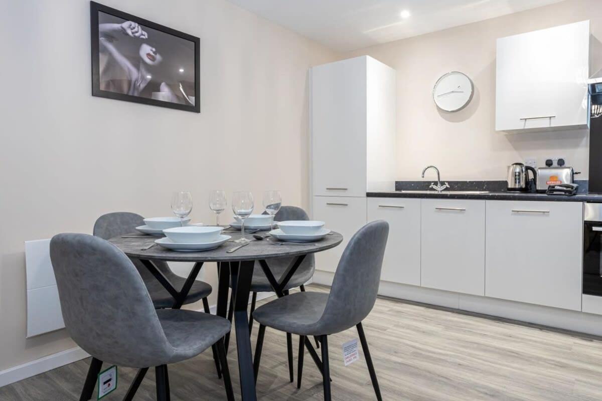 Lovely 1 Bedroom Apartment In Manchester Bagian luar foto