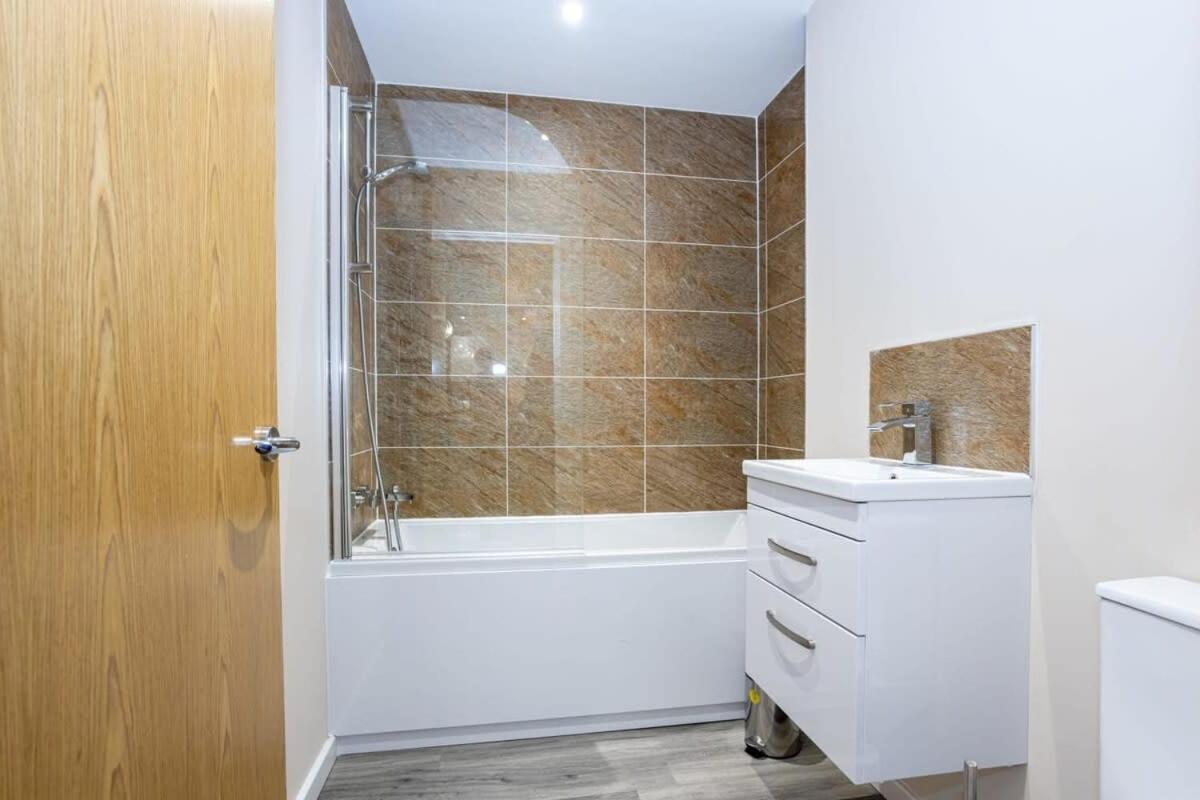 Lovely 1 Bedroom Apartment In Manchester Bagian luar foto